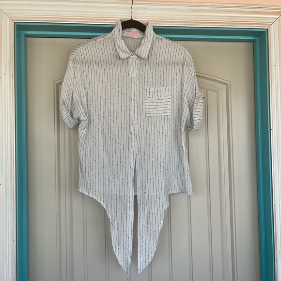 COPY - White button up shirt with texture - Picture 2 of 2